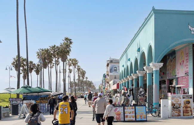 Venice View by Avantstay Walk to Venice Beach Rooftop, Ice Bath, Luxe Design - Photo 48