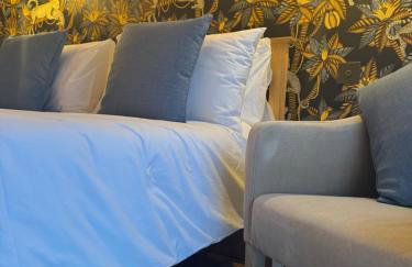 The Menagerie - Photo 15