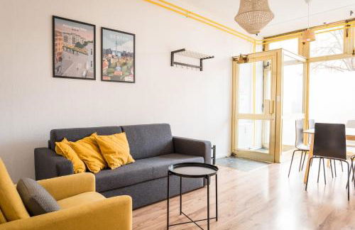 2 Bedroom Apartment in convinient location - Photo 2