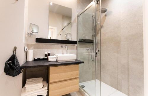 Elegant apartment with private garden, AC and garage, near airport - Photo 20