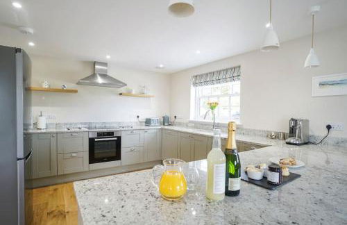 Luxury retreat with hot tub & wood burner - Mylor - Foto 12