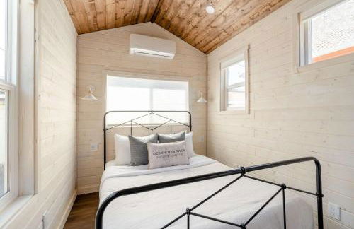 Stay Portland - The Tiny Farmhouse on Alberta - Photo 2