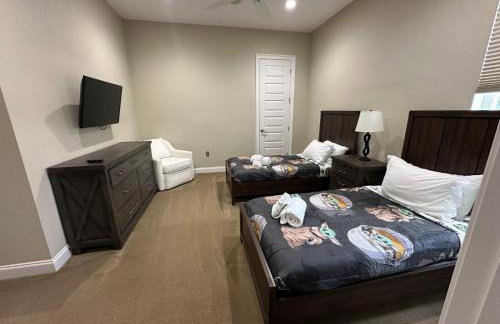 Luxury Mansion Pool Hot Tub Theater Outdoor Kitchen BBQ GM RM 2 Miles Disney - Foto 49