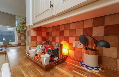 Gaia Cottages 3BR Home with Parking,WIFI,Garden,EV & Desk - Foto 12