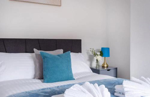 Recently renovated stylish home parking - Pass the Keys - Photo 22