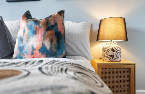 4-Bedroom Stunning Luxe, Spacious & Stylish Design House Bolton, Sleeps 11, with Parking Central Bolton, Links to Manchester, Pet-Friendly, Best For Groups! WORK CONTRACTORS SPECIAL OFFER! - by Blue Puffin Stays - Foto 54