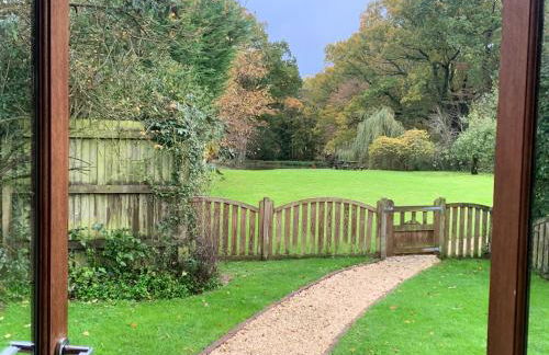 NEW Cosy cottage - Lake view & Log Burner - Dog proof garden - Foto 5