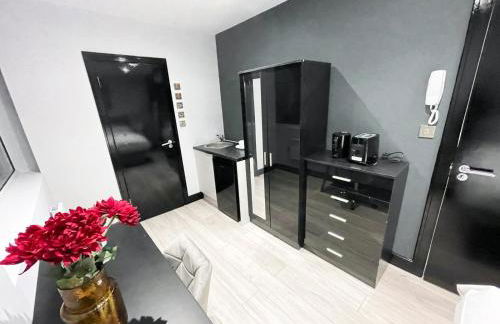 Private Family and Business Rooms Harrow Fast WiFi - Photo 25