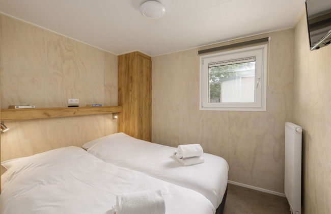 Kijkduin Chalet Near Beach - Photo 2