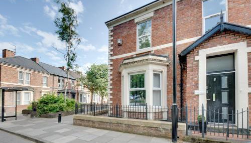Newcastle CITY APT5,FREE STREET PARKING,4 BEDROOM HOUSE WITH 2 FULL BATHROOM AND KITCHEN,ALL ROOMS WITH TVs,7 BEDS,NETFLIX - Foto 3