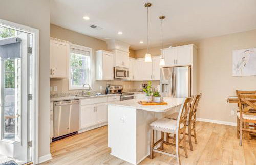 Coastal Beaufort Abode - Pool Access, Near Beaches - Foto 2