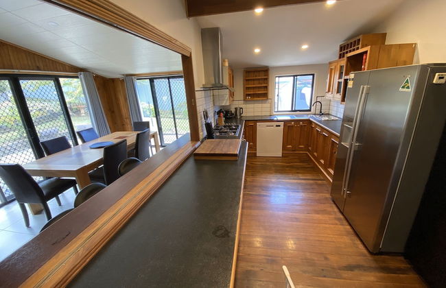 4 Bedroom Family Friendly Retreat - Photo 7