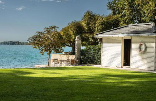 LAKESIDE LODGE - Photo 6