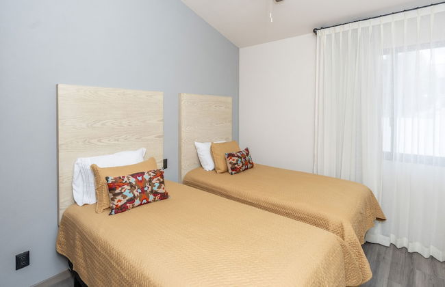 4BR Oasis with Pool & Gym at Nueva Escondida - Foto 10