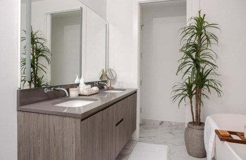 Premier Penthouses and Apartment with Captivating Views of Millennium Park - Photo 36