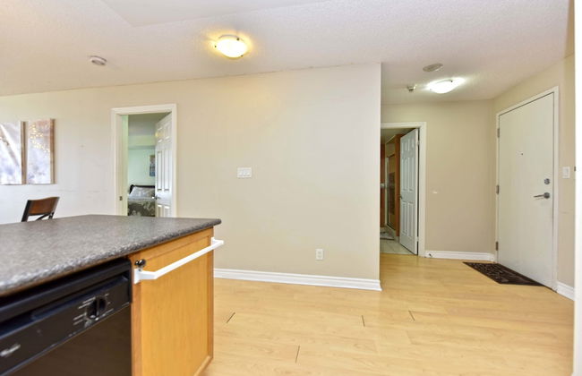 Sarkar Suites - 3888 Duke of York Blvd - Photo 14