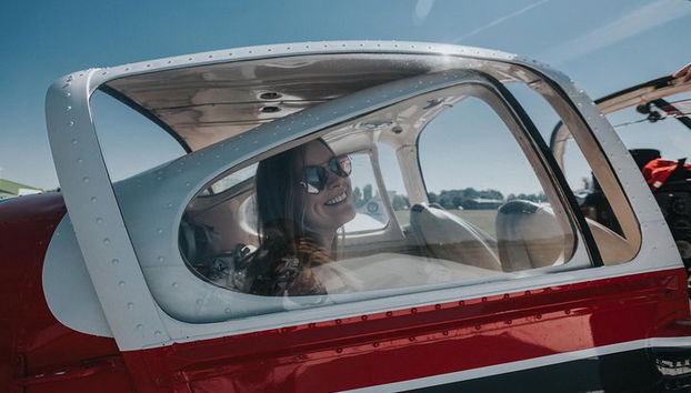 Fly above Lyon in a private plane - Foto 4