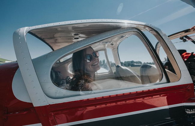 Fly above Lyon in a private plane - Foto 4