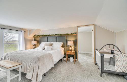 Auburn Finger Lakes Farmhouse with Open Views! - Foto 12