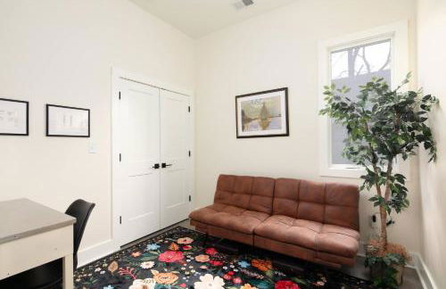 Quaint Cottage in DTown Lex, 15 mins to Horse Park - Photo 10