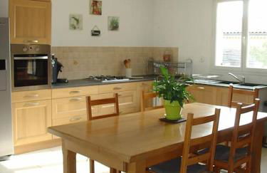 Agréable maison entre rivière et centre du village avec piscine - Photo 14