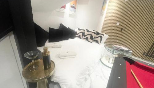 The Secret Agent Apartment - Brought to you by Coastline Retreats - Brand New - 2 mins walk to Beach - Childrens play den - Pool Table - Time Crisis Arcade Machine - Foto 2