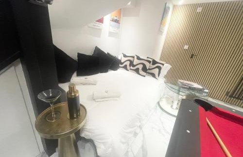 The Secret Agent Apartment - Brought to you by Coastline Retreats - Brand New - 2 mins walk to Beach - Childrens play den - Pool Table - Time Crisis Arcade Machine - Foto 2