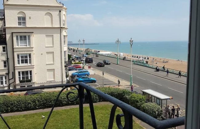 Direct Sea Views, Seafront Location & Free Parking - Foto 29