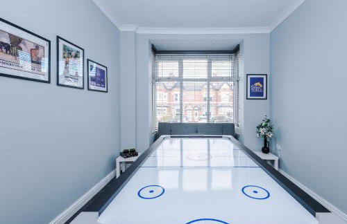 Spacious 4 Bed in Birmingham by 53 Degrees Property, Ideal for Business or Families, Games Room! - Foto 10