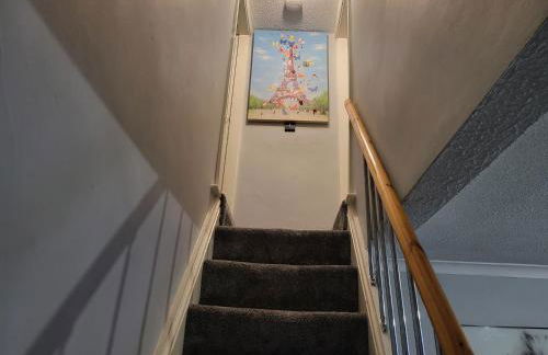 Apartment - Sleeps 5 - Great Location - Parking - Foto 17