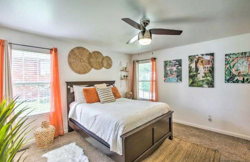 Charming Springfield Escape with Furnished Deck - Foto 12