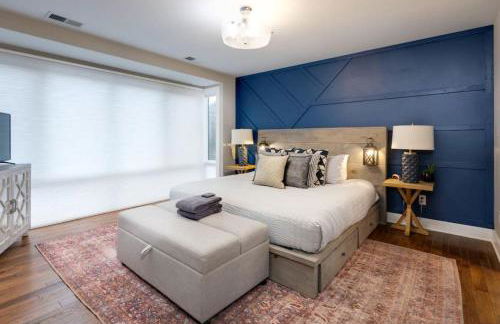 Modern Townhome, Large Game Room, 10min to Downtown! Sleeps 10! - Foto 18