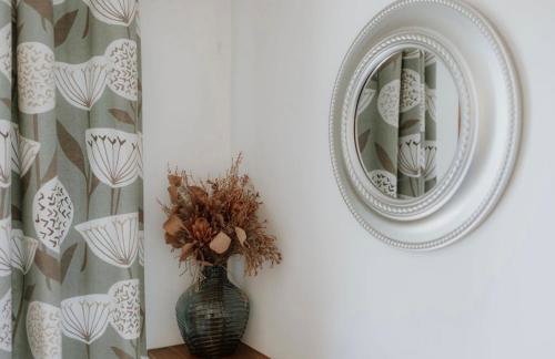 Stable lodge with Cosy Log Fire & Optional Hot tub - Foto 15