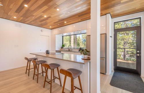 Modern Eco Retreat with Hot Tub and Views - Foto 17