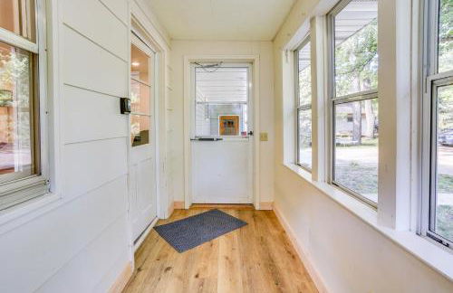 Waterfront Spirit Lake Vacation Rental with Dock! - Foto 23