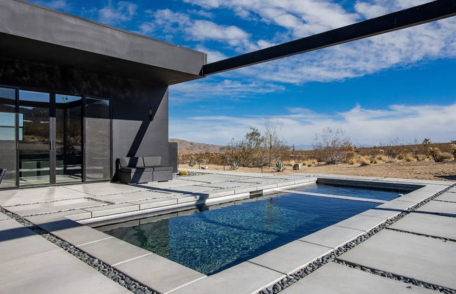Luxe Modern Escape w Pool Hot Tub Firepit Desert View Lassen by Avantstay - Photo 31