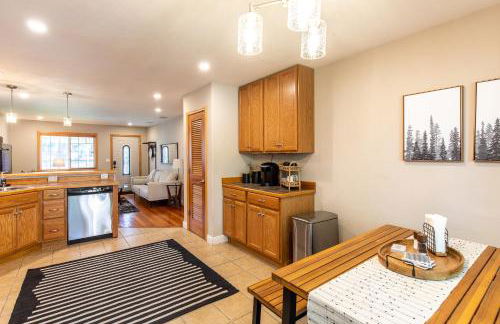 Chic, and Cozy, Centrally Located getaway - Foto 18