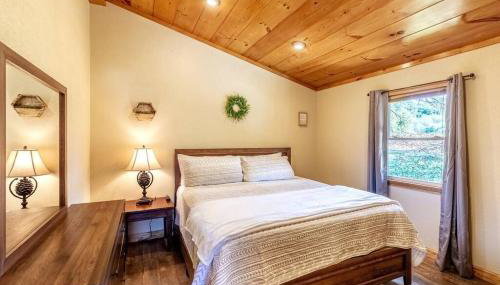 *New Owner Special* Cozy Cabin with mountain views - Foto 3