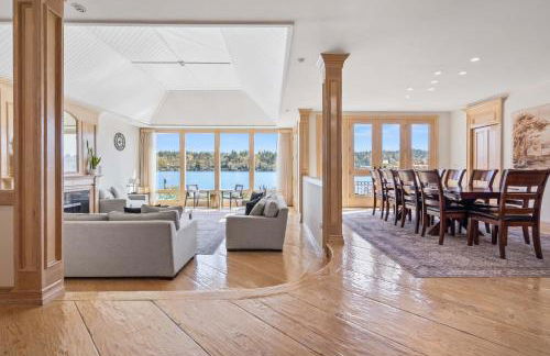 Stunning Waterfront Mansion with Pool and Hottub - Foto 10