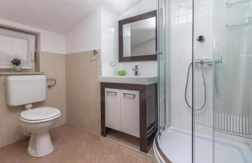 3 Bedroom Nice Apartment In Kanfanar - Photo 50