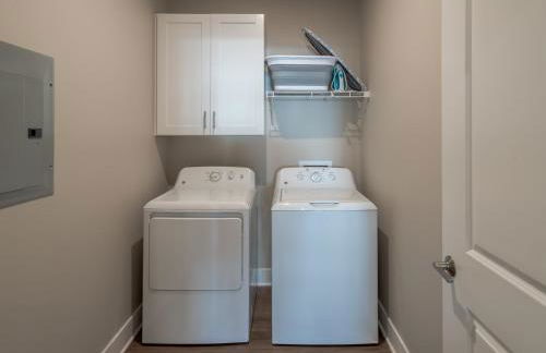 Modern 2BR 2BA New Build Condo with Garage & Patio - Foto 3