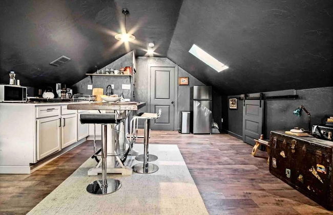 3-story 6-bedroom 4 Bathrooms 3min-asian Dist - Photo 42