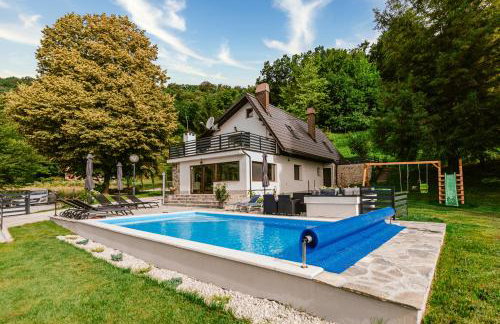 Holiday House Zrinski with Pool, Sauna & Jacuzzi - Foto 1