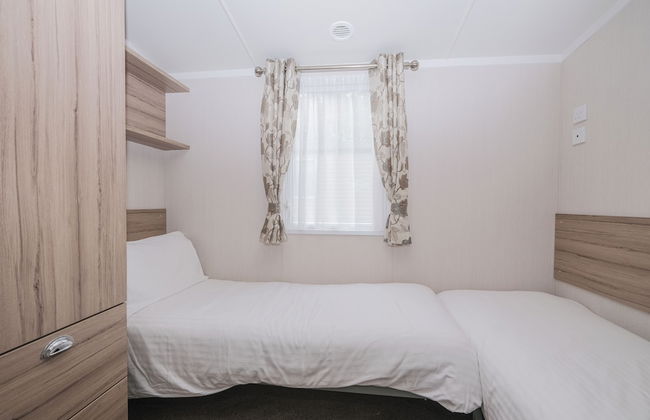 Cofton Holidays - Photo 8