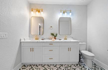 Mid-Century Modern Retreat by Coffee, Food + Shops - Foto 19