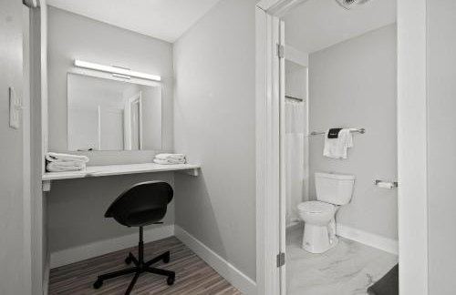 Stylish & Modern Unit Prime Location & Comfort - Foto 15