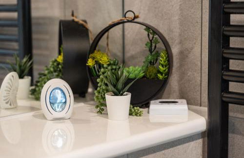 Luxury 2 Bed Apartment, with a balcony city & canal view in Manchester City Centre! - Foto 28