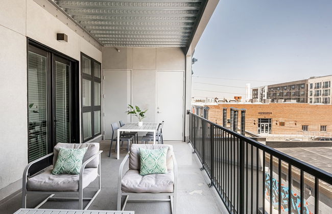 Bright & Breezy | RiNo Art Lofts - Foto 27