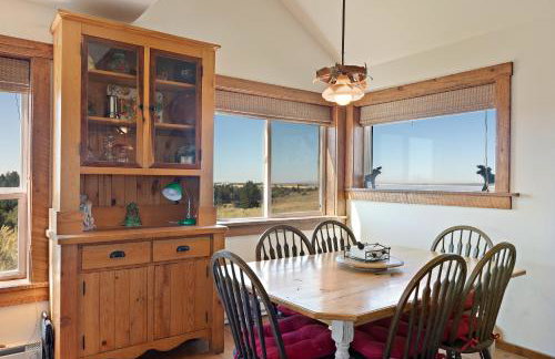 Lindas Perch by KABINO On Bank of Henrys Fork Mtn Views Fishing 6 acres Snake River WIFI - Foto 20