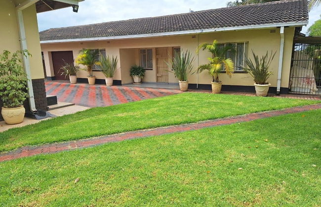 Charming 6-bed House With Swimming Pool in Harare - Foto 38